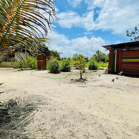 Land Of Promise - Reggae Bar & Eco Village Zanderij Kültér fotó