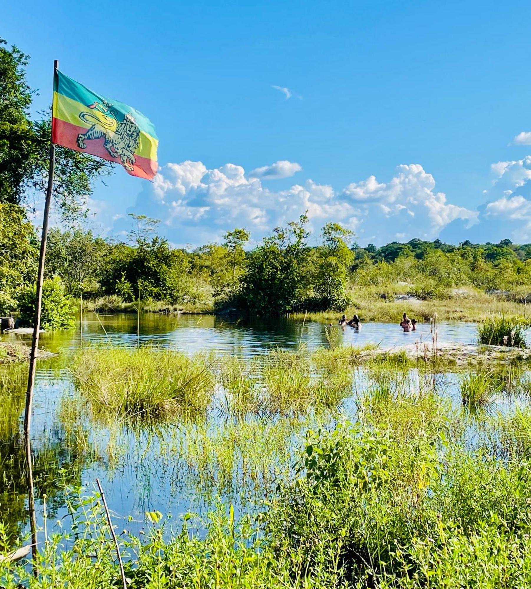 Land Of Promise - Reggae Bar & Eco Village Zanderij Kültér fotó