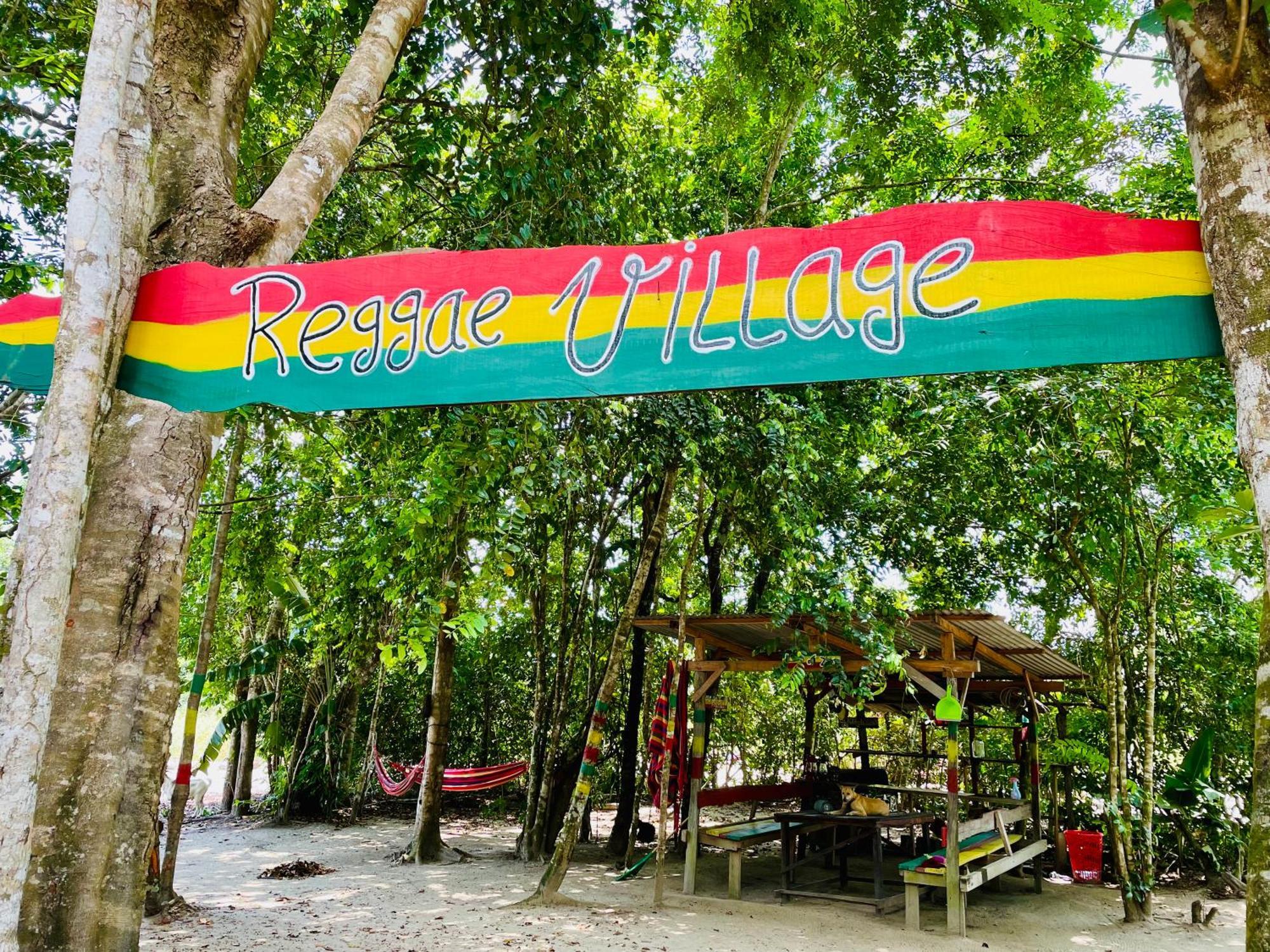 Land Of Promise - Reggae Bar & Eco Village Zanderij Kültér fotó