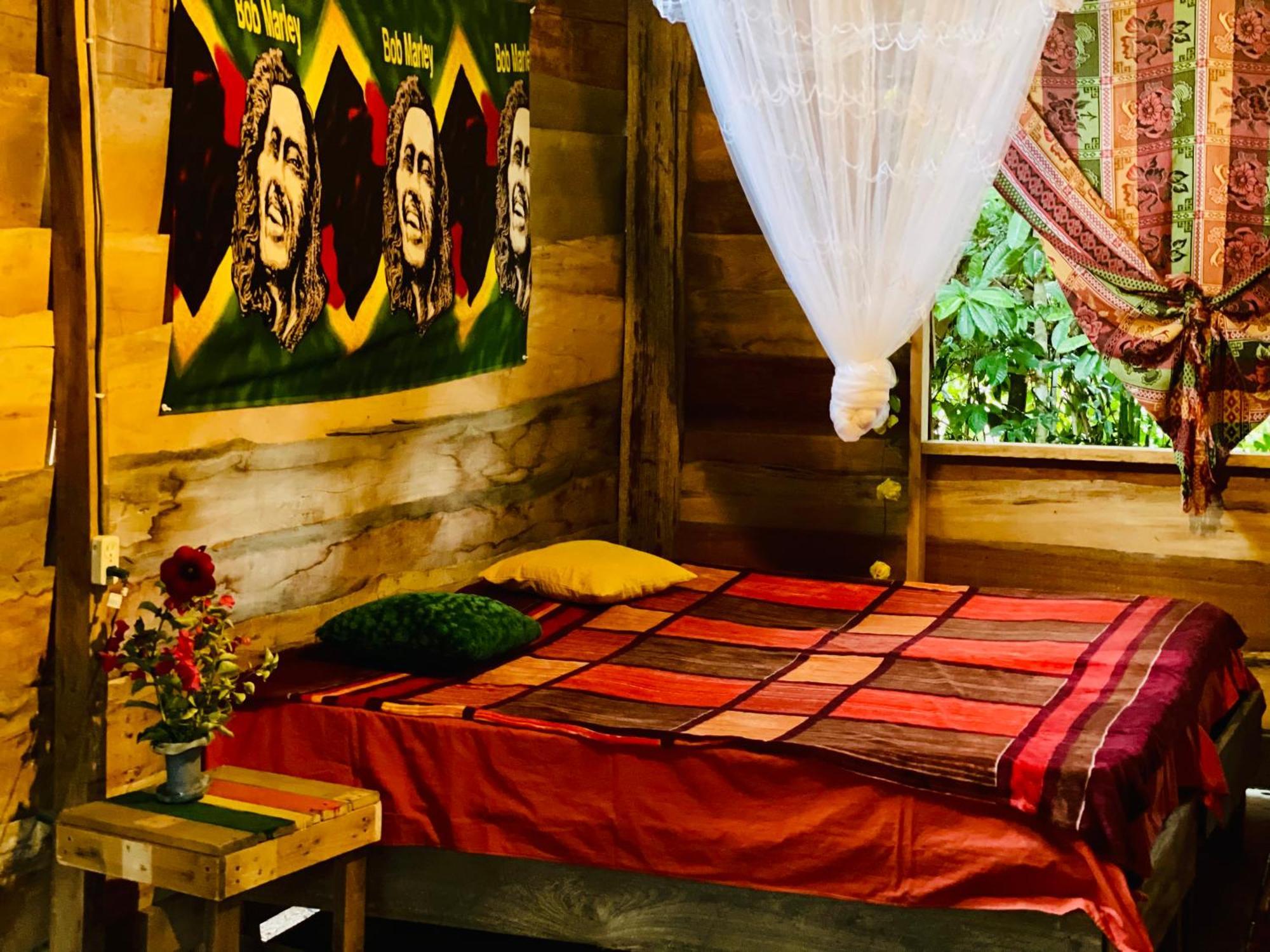 Land Of Promise - Reggae Bar & Eco Village Zanderij Kültér fotó