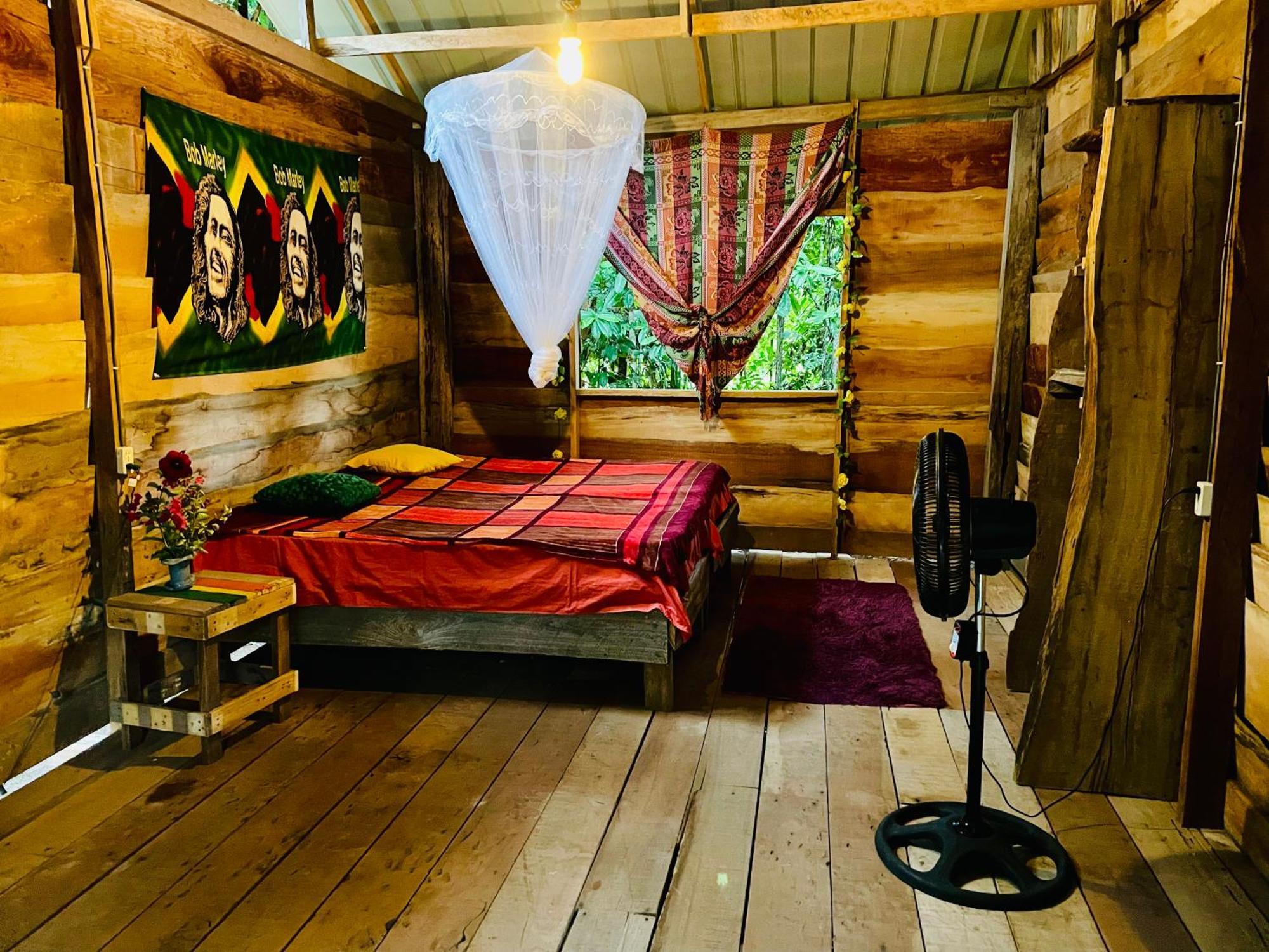 Land Of Promise - Reggae Bar & Eco Village Zanderij Kültér fotó