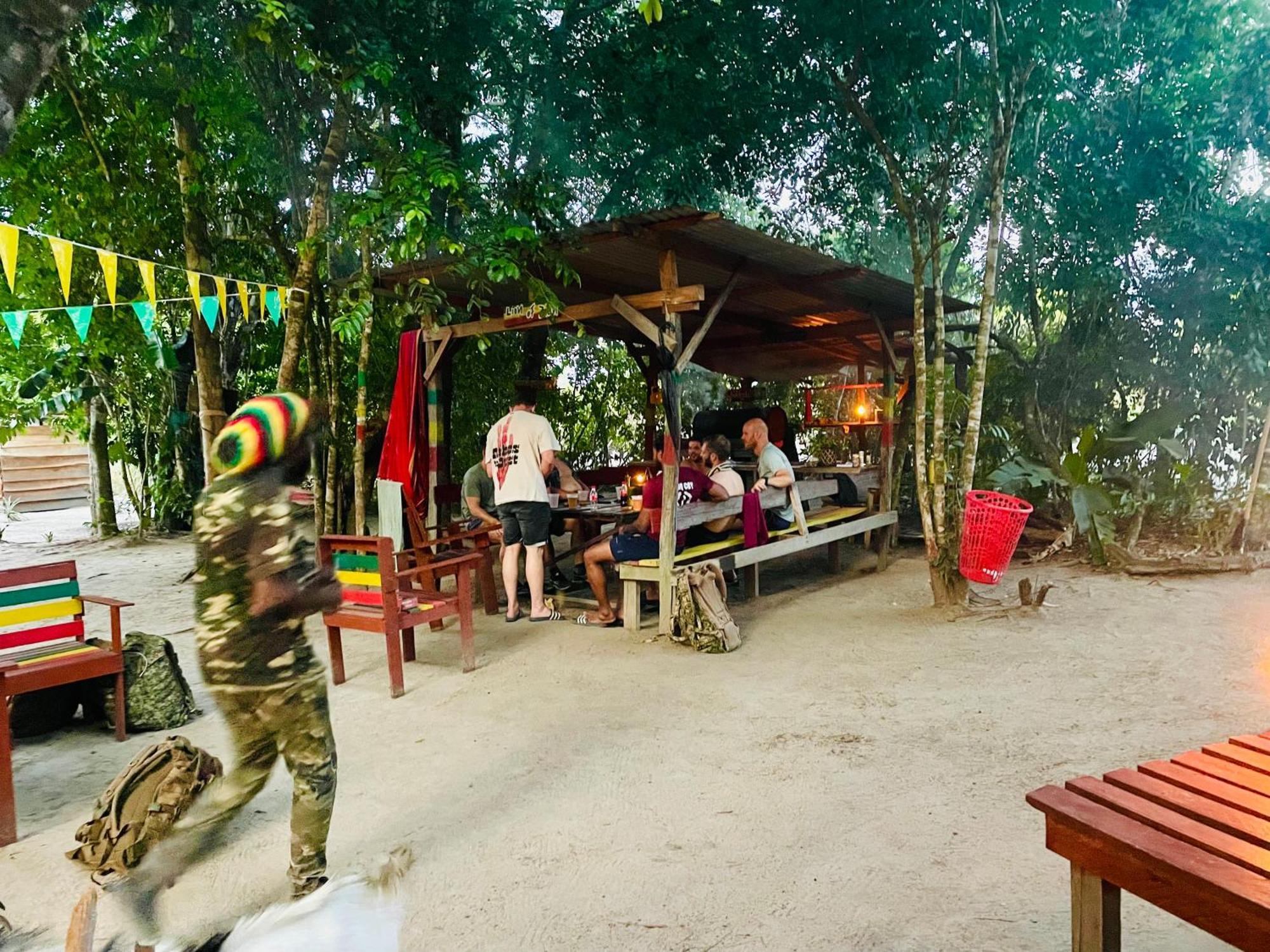 Land Of Promise - Reggae Bar & Eco Village Zanderij Kültér fotó