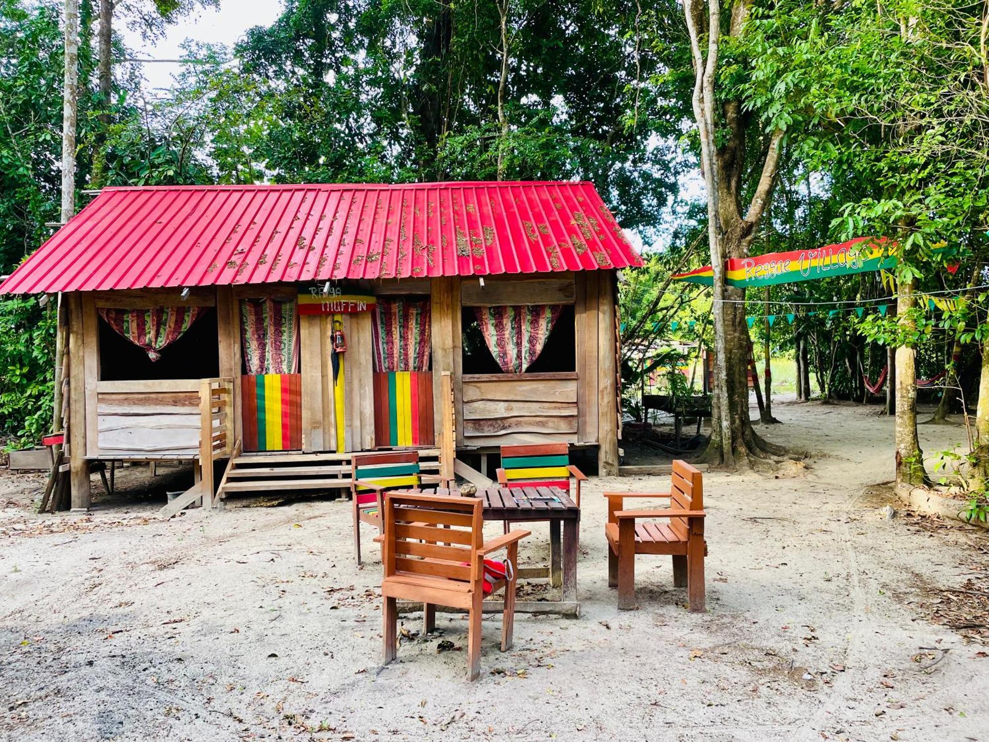 Land Of Promise - Reggae Bar & Eco Village Zanderij Kültér fotó