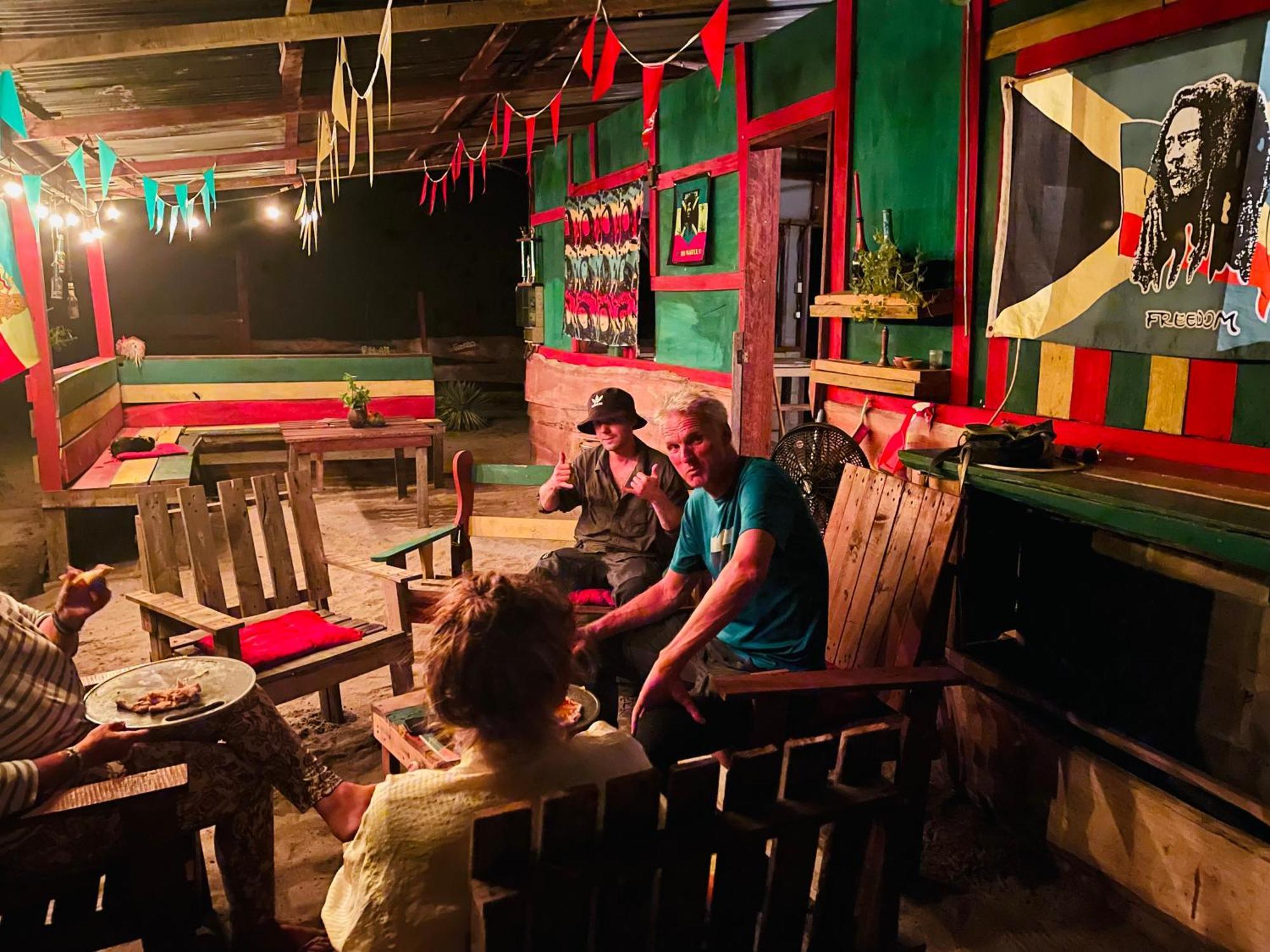 Land Of Promise - Reggae Bar & Eco Village Zanderij Kültér fotó
