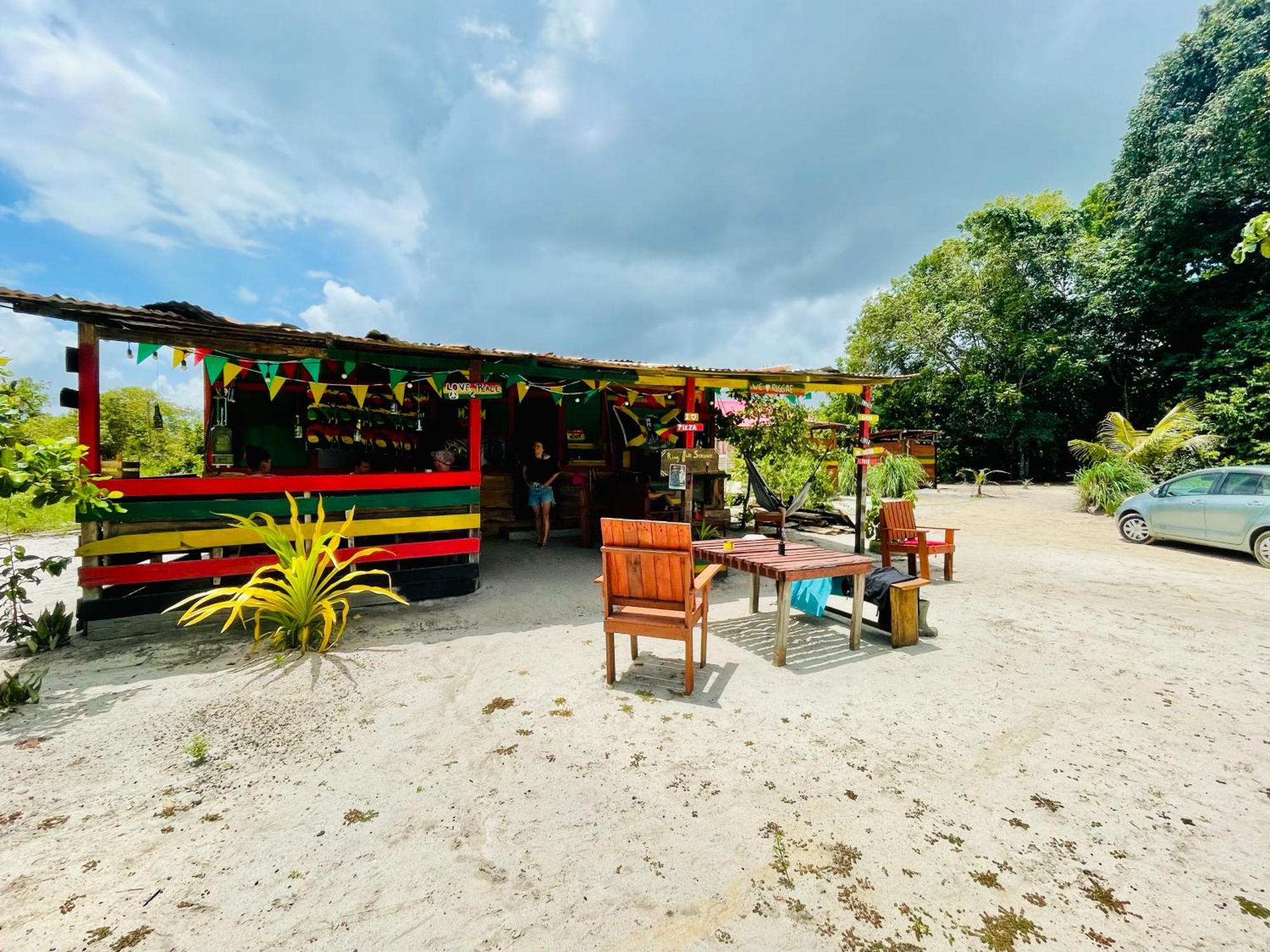 Land Of Promise - Reggae Bar & Eco Village Zanderij Kültér fotó